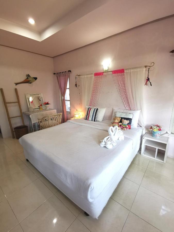 Prathana Garden Beach Resort Хуахін Екстер'єр фото