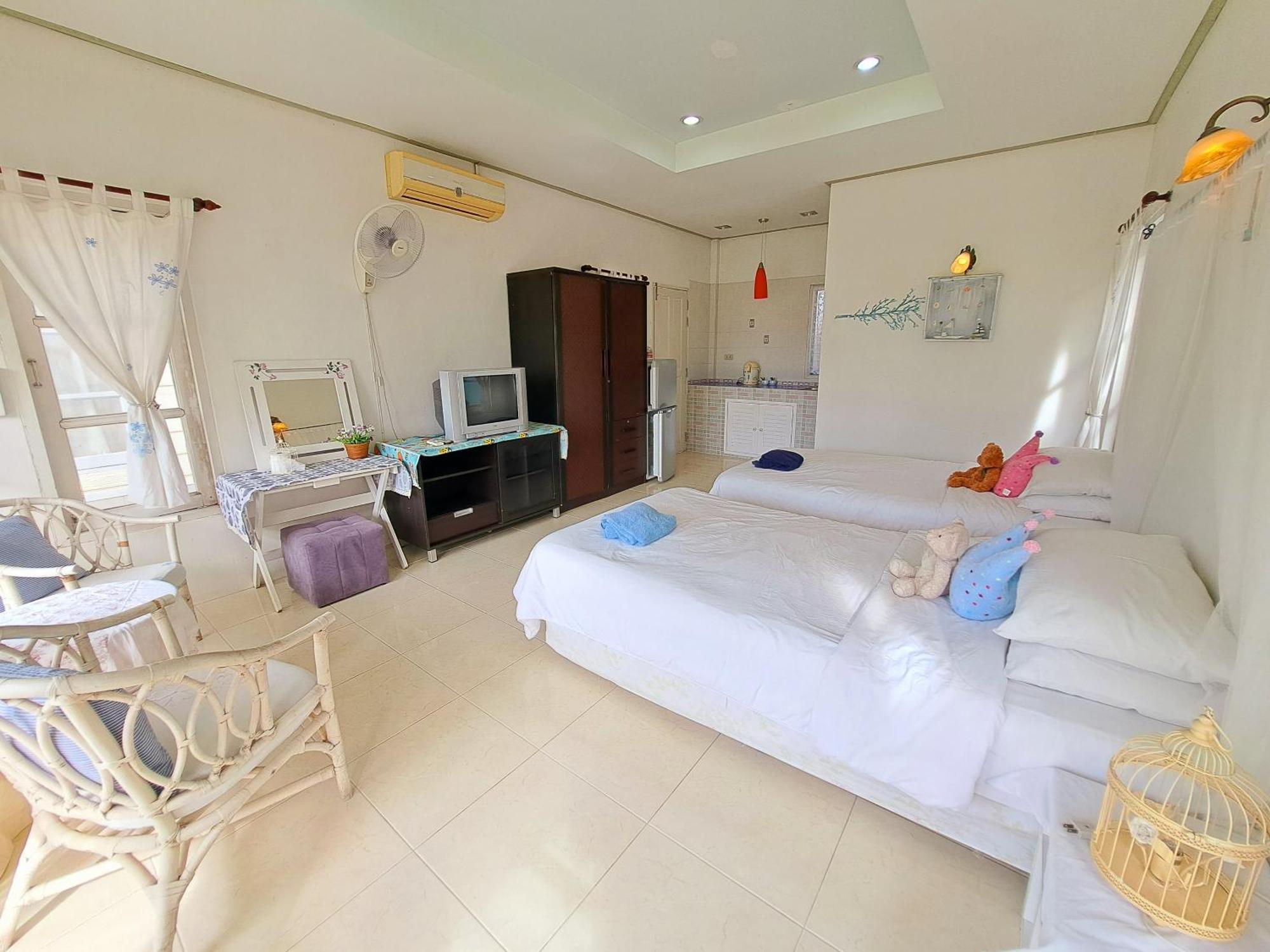 Prathana Garden Beach Resort Хуахін Екстер'єр фото