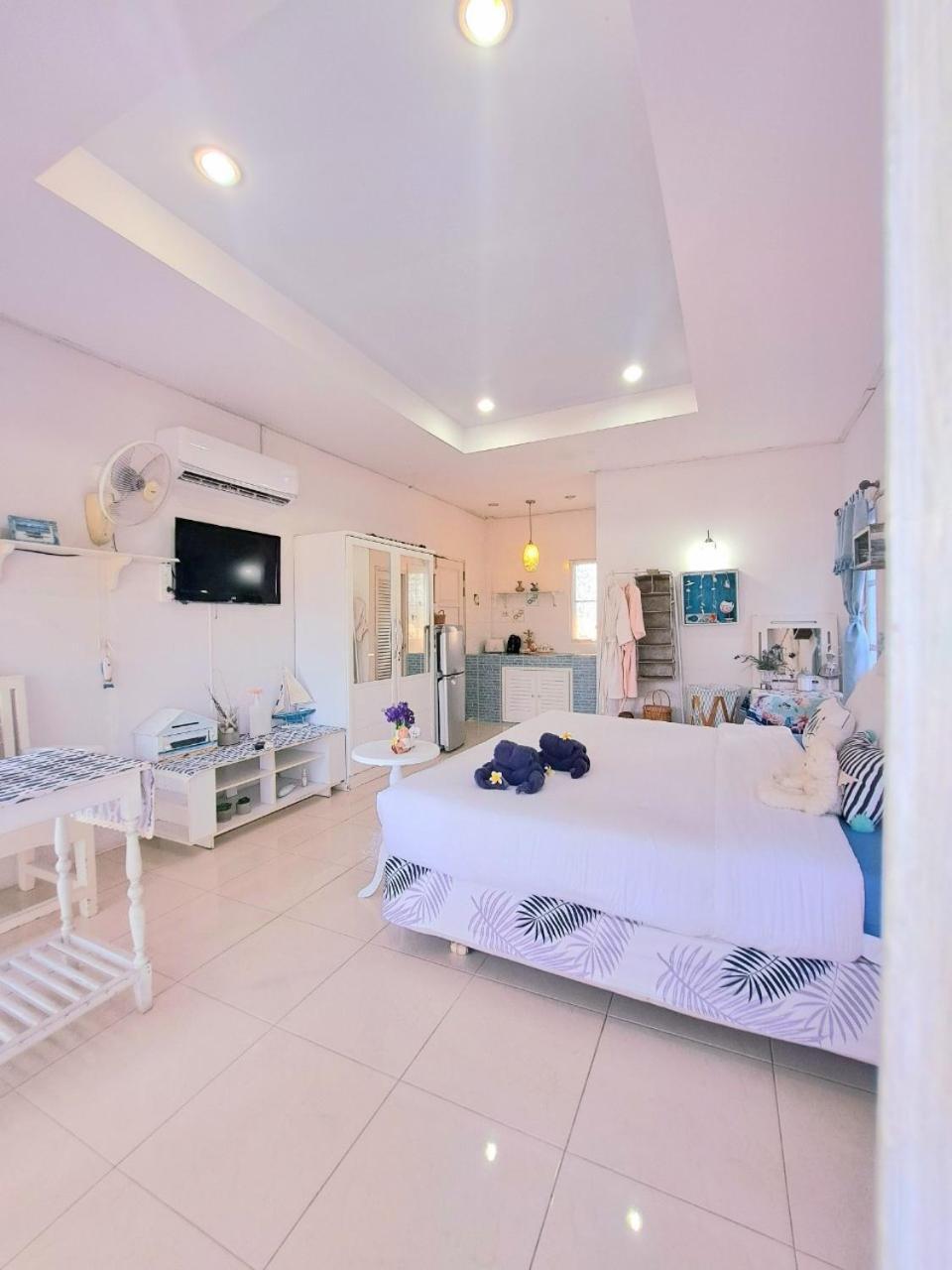 Prathana Garden Beach Resort Хуахін Екстер'єр фото